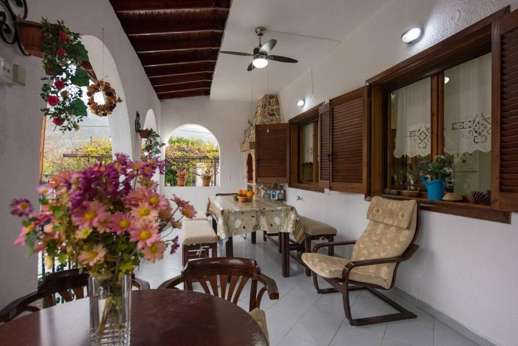 Villa Tania Аспровалта Екстериор снимка